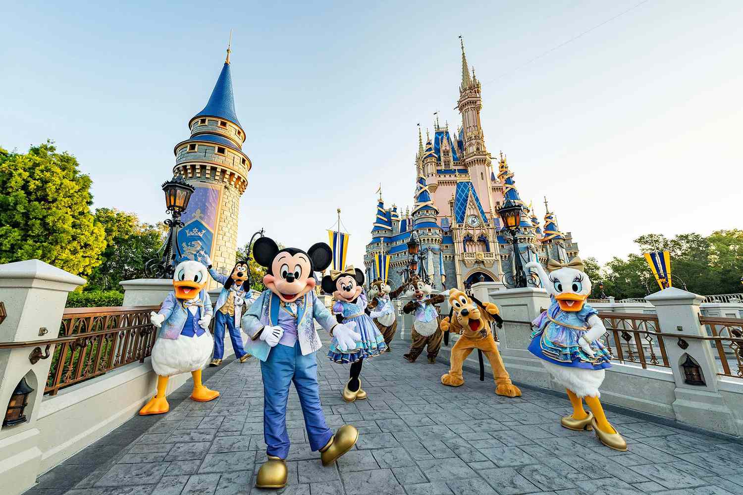 Disney Introduces New Disability Access Services at Theme Parks ...