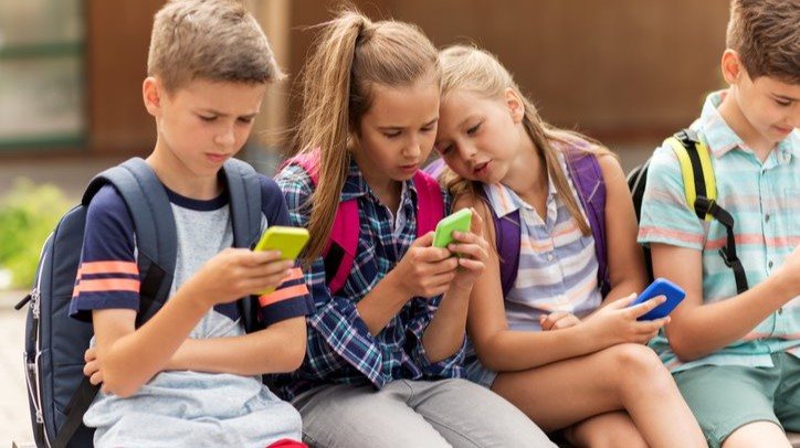 Ohio Considers Bill to Limit Cell Phone Use in Schools
