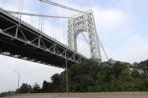 A 19-Year-Old Suspected Car Thief Runs Away and Falls to Death from George Washington Bridge