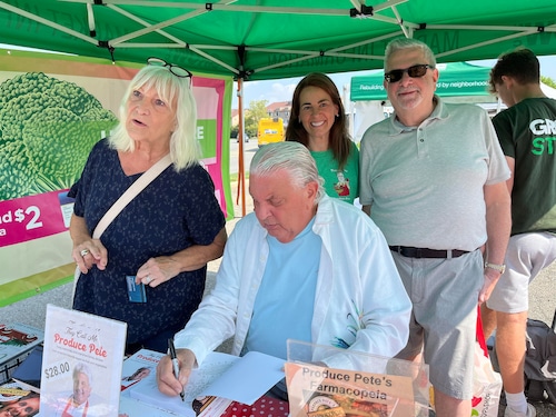 Produce Pete and Bette Napolitano offer Staten Island a new cookbook