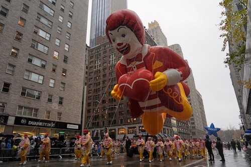 Macy’s Thanksgiving Day Parade kicks off in steady rain a century after its first trip through NYC