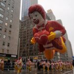 Macy’s Thanksgiving Day Parade kicks off in steady rain as 21 protesters arrested in NYC