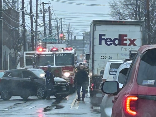 1 person transported to hospital following crash on Staten Island: NYPD