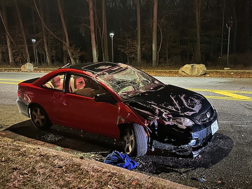 Driver allegedly flees after crashing, flipping car on Staten Island Monday