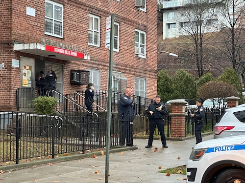 Source: Woman stabbed in Berry Houses on Staten Island knew her attacker