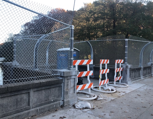 Westerleigh woman launches petition drive to remove panned Martling Avenue Bridge fencing