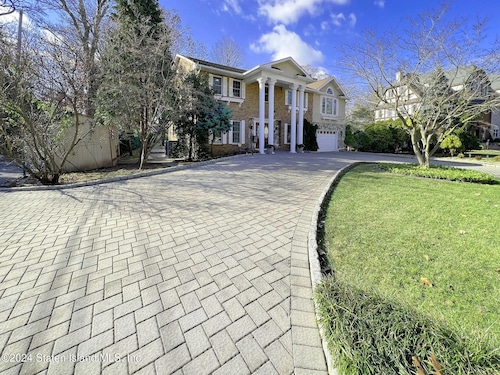 Staten Island Home of the Week: Shore Acres gem with scenic backyard and pond, $2.29M