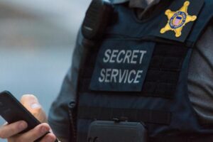 Secret Service Mobile Security Crisis: Why Agents Still Rely on Personal Phones